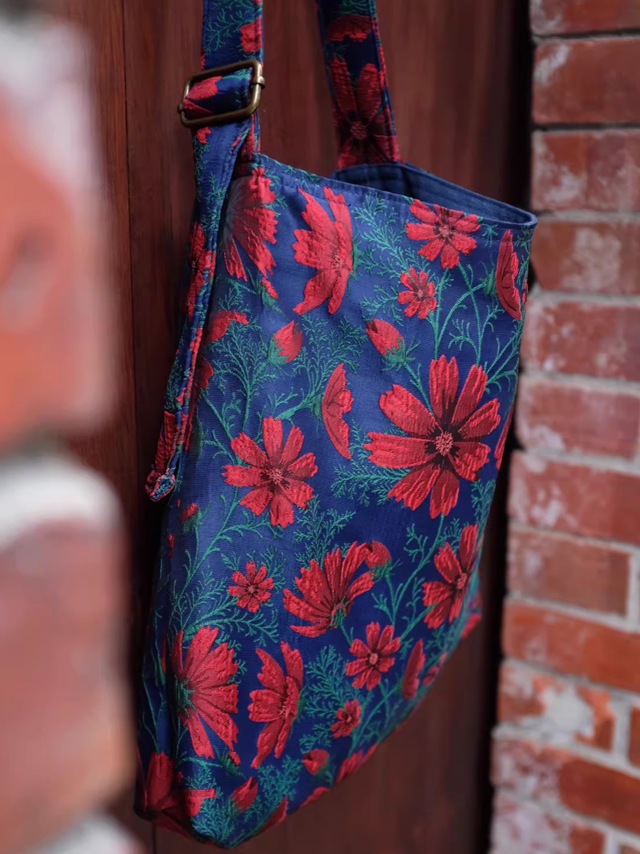Retro Gelsang Flower Jacquard Large Capacity Shoulder Bag