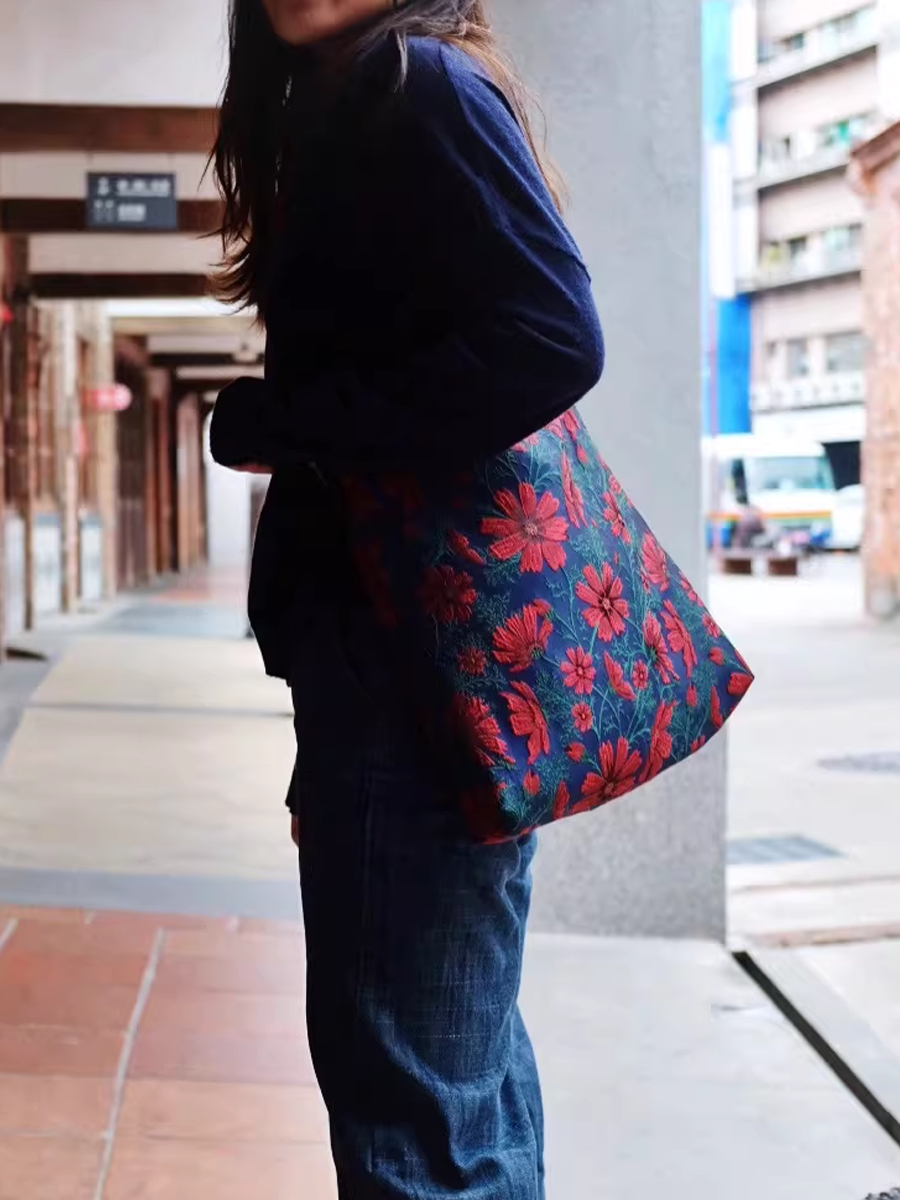 Retro Gelsang Flower Jacquard Large Capacity Shoulder Bag