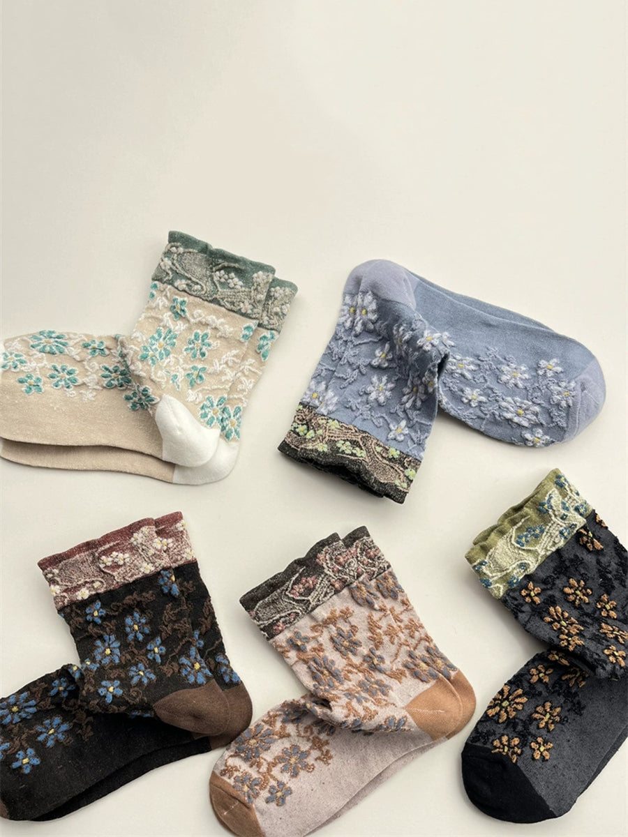 5 Pairs Women Ethnic Flower Embossing Cotton Socks