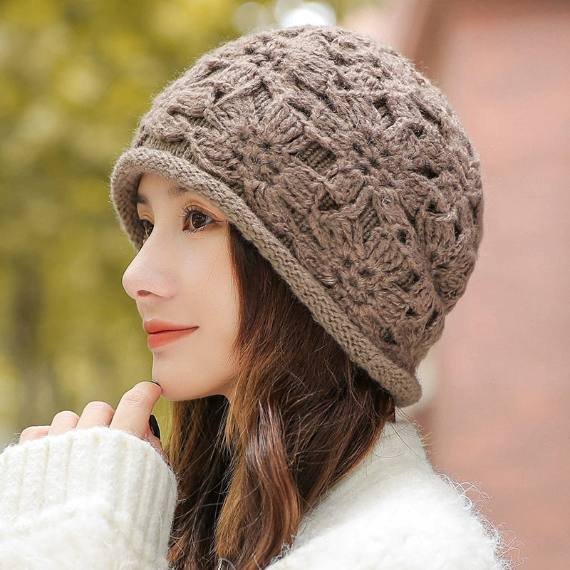 Women Artsy Winter Flower Knitted Hat