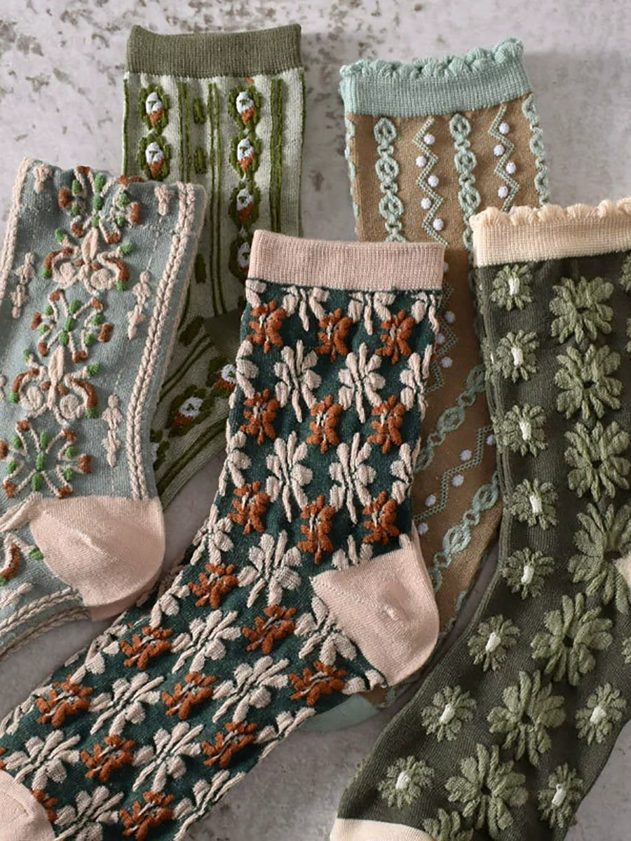 Women Winter Retro Flower Jacquard Socks