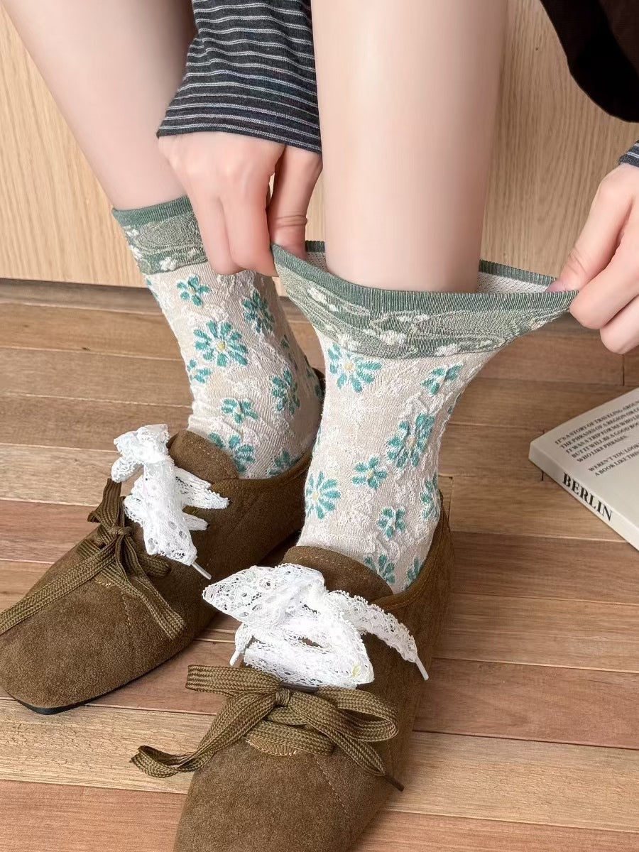 5 Pairs Women Ethnic Flower Embossing Cotton Socks