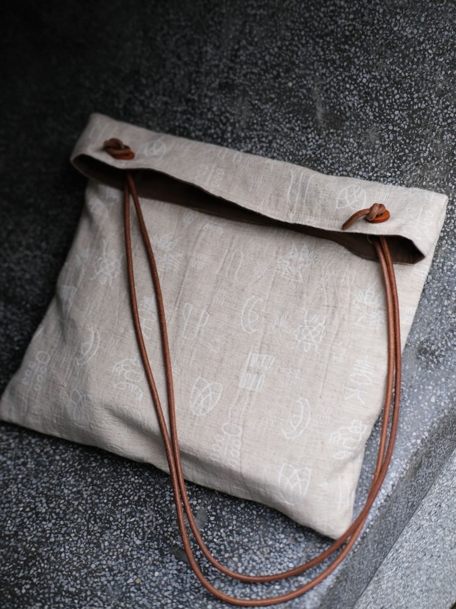 Retro Oracle Bone Script Jacquard Shoulder Bag