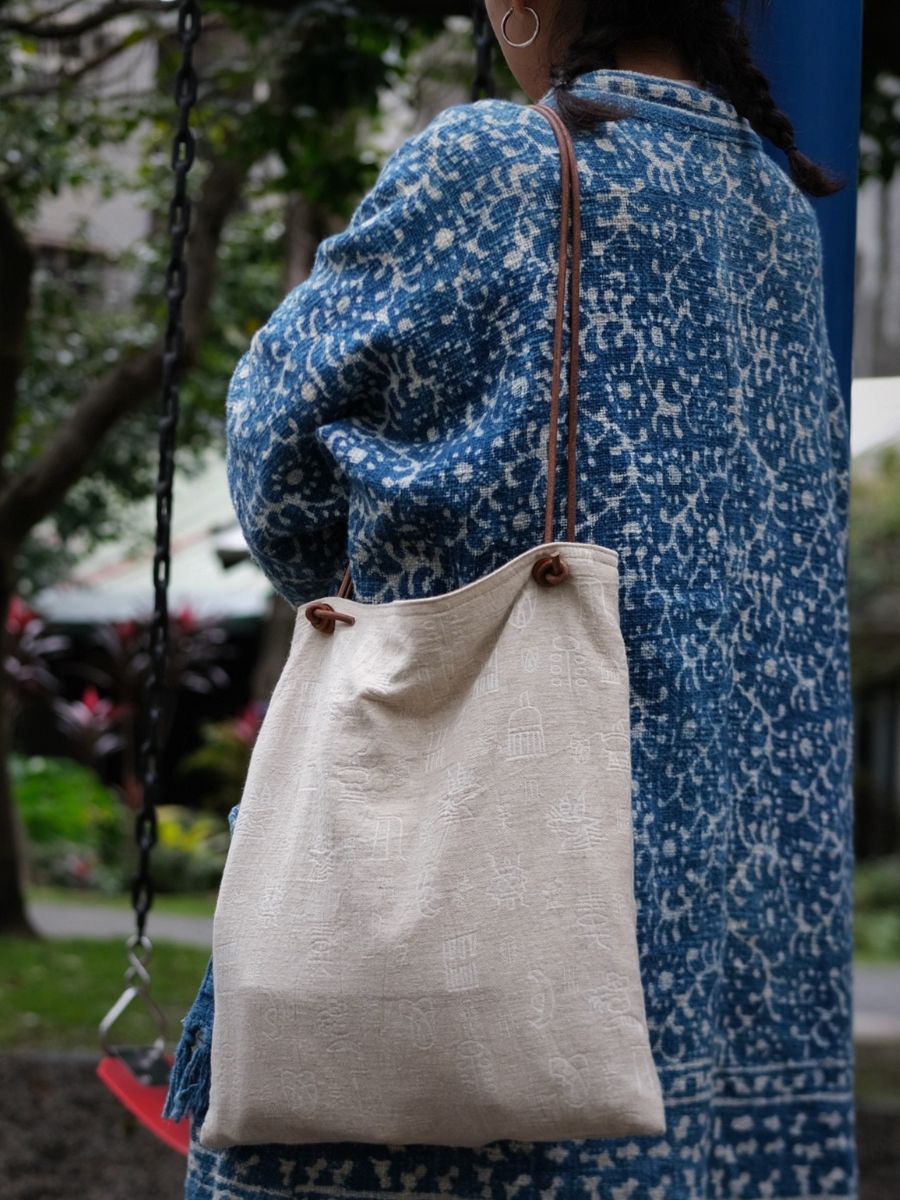 Retro Oracle Bone Script Jacquard Shoulder Bag