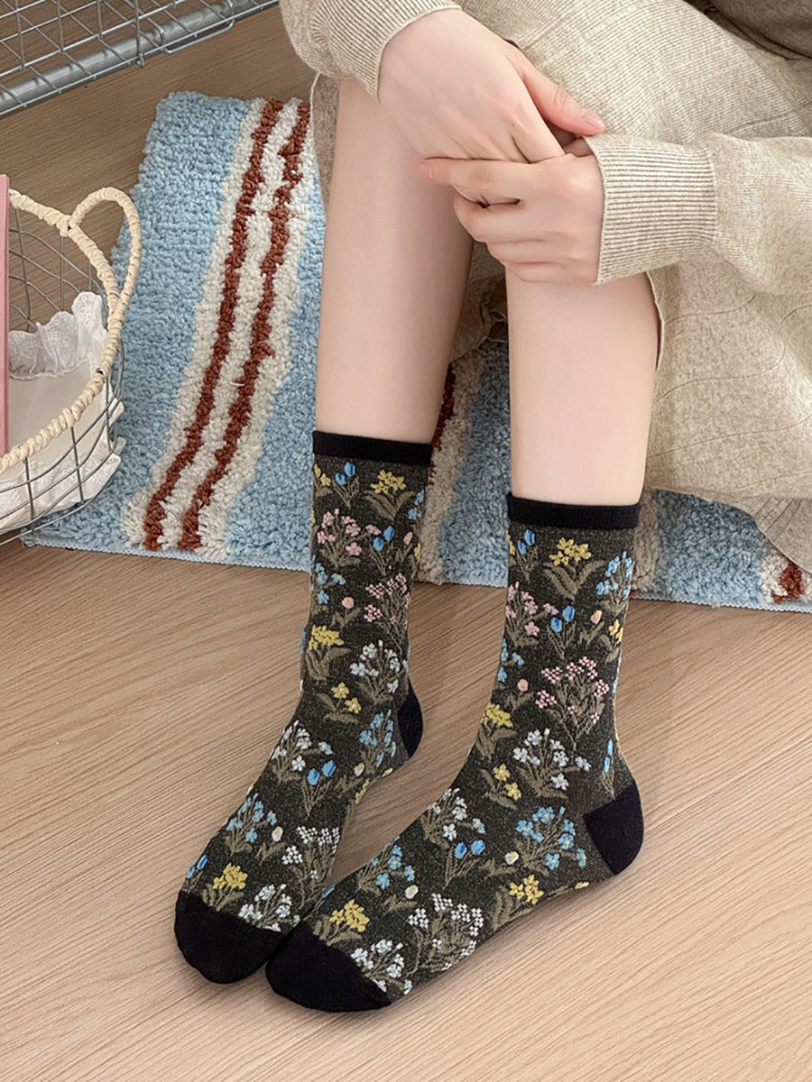 5 Pairs Women Autumn Winter Embossed Floral Mid-Calf Cotton Socks
