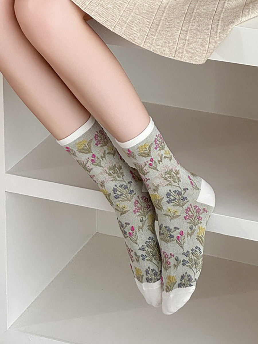 5 Pairs Women Autumn Winter Embossed Floral Mid-Calf Cotton Socks