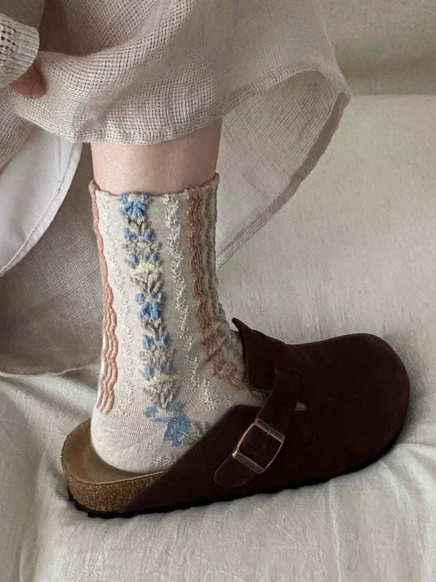 4 Pairs Women Vintage Cottagecore Seamless Cotton Mid-Calf Socks