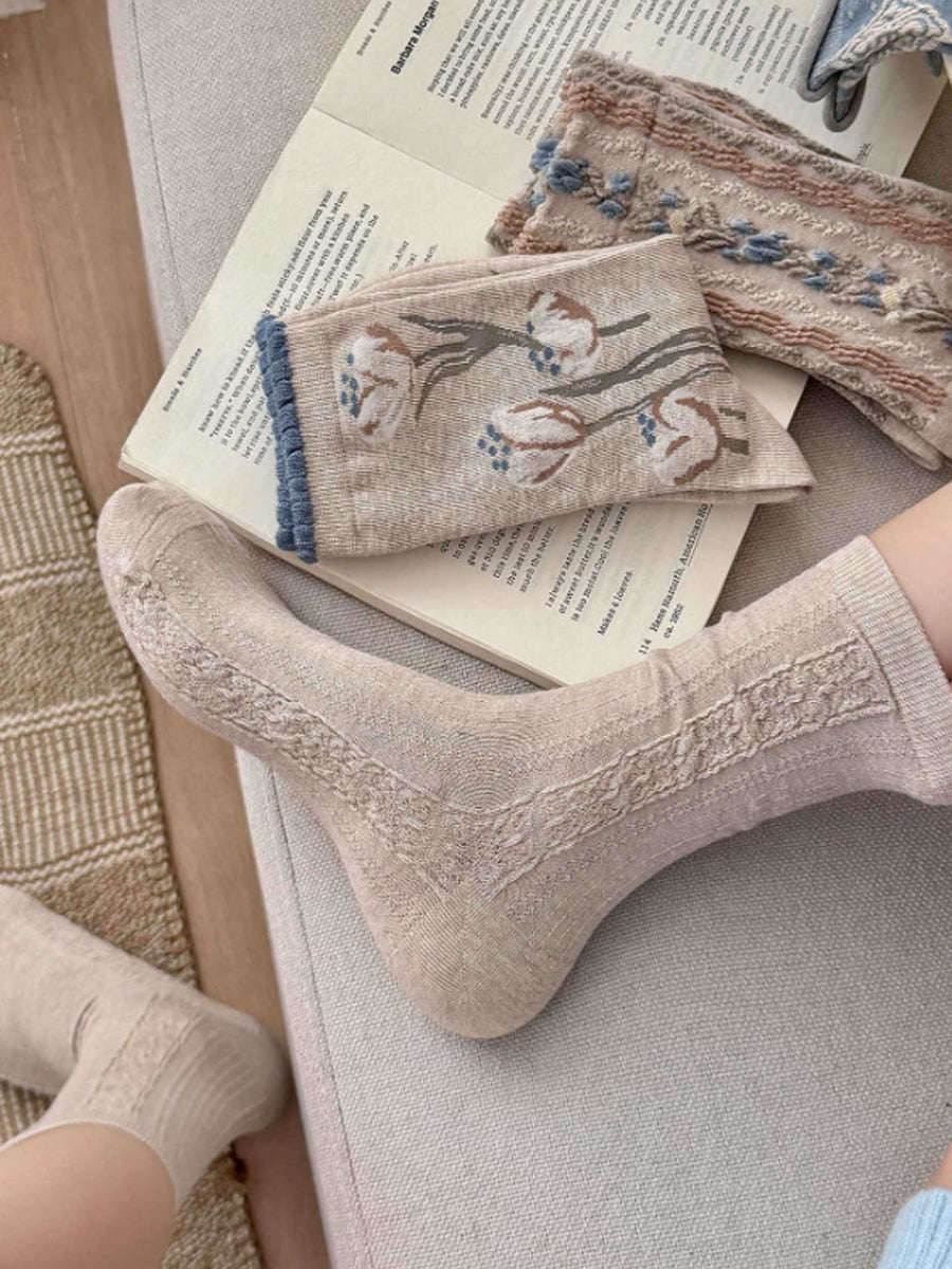 4 Pairs Women Vintage Cottagecore Seamless Cotton Mid-Calf Socks