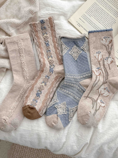 4 Pairs Women Vintage Cottagecore Seamless Cotton Mid-Calf Socks