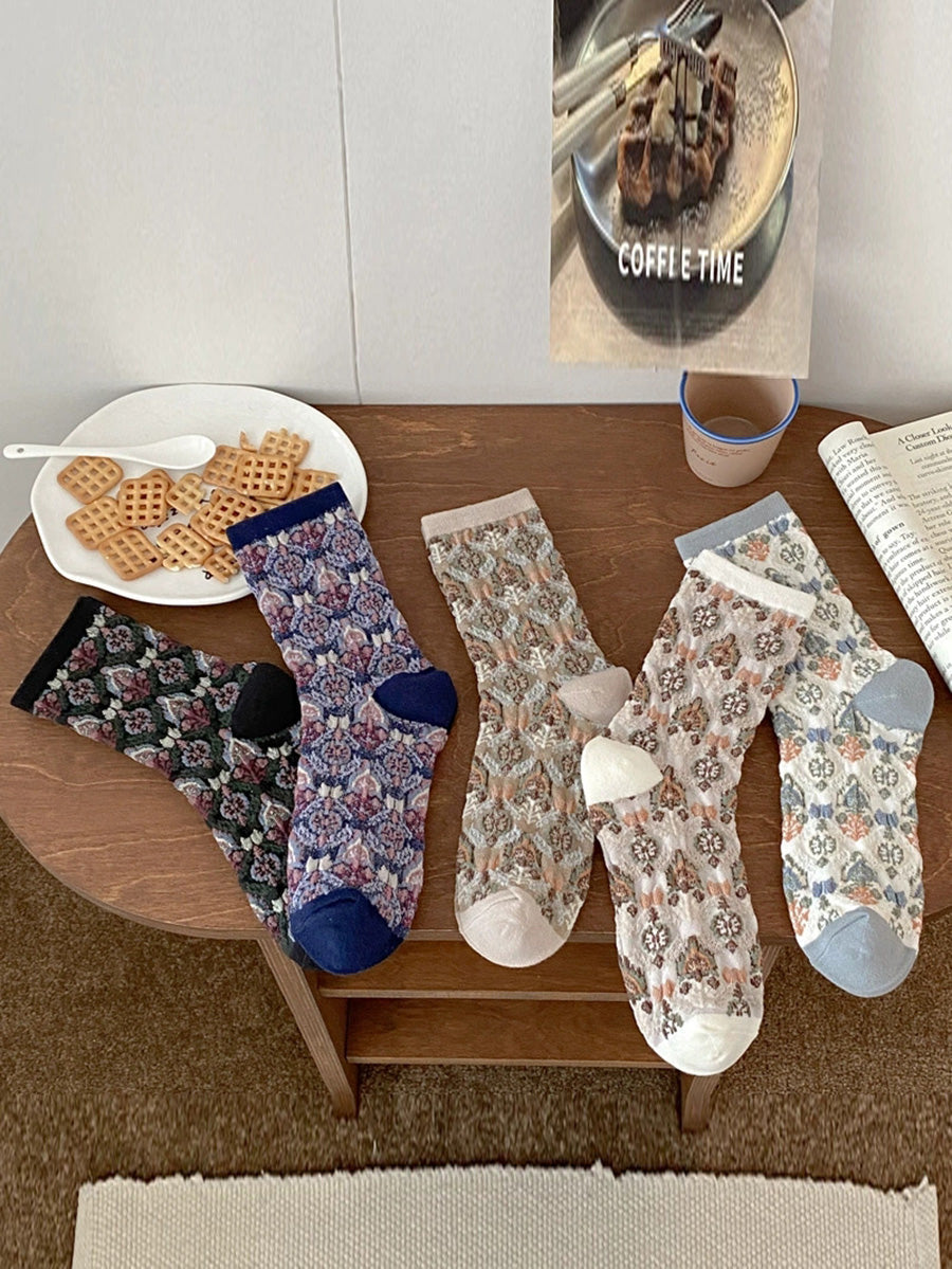 5 Pairs Women Vintage Court-Style Embossed Floral Mid-Calf Socks